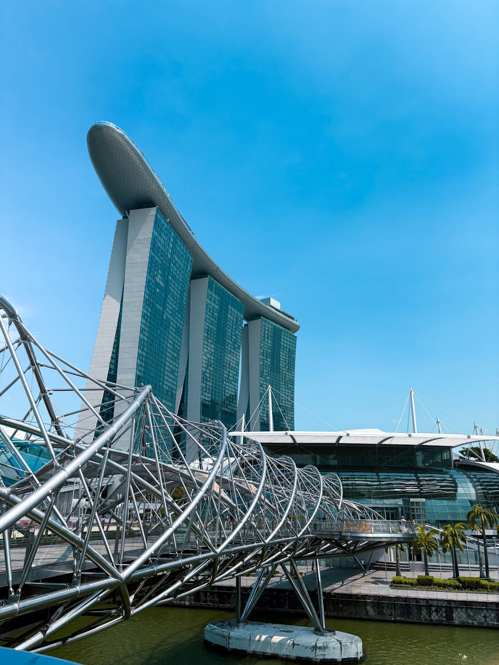 marina bay sands and helix bridge in singapore